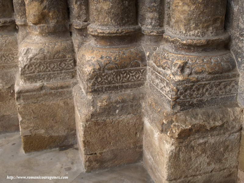 BASAS DEL PRTICO, CON FINA DECORACIN PUNTILLISTA